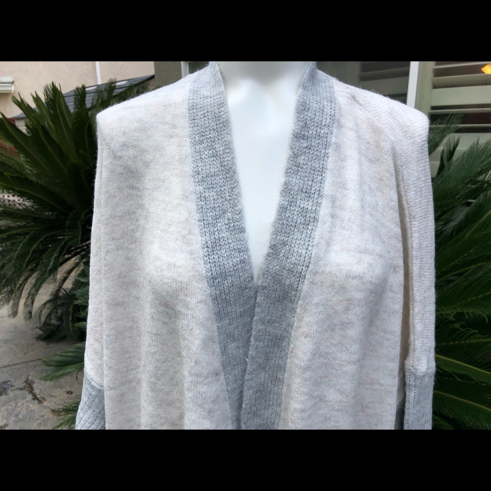New Lane Bryant Cream/Gray Cardigan size 26/28 - Picture 2 of 7